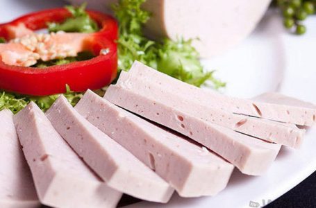 Ăn giò lụa chế biến từ thịt sạch MEATDeli thơm ngon, không lo hàn the