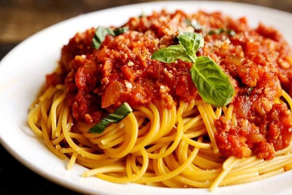 mì ý Spaghetti sốt bò băm với nguyên liệu thịt mát